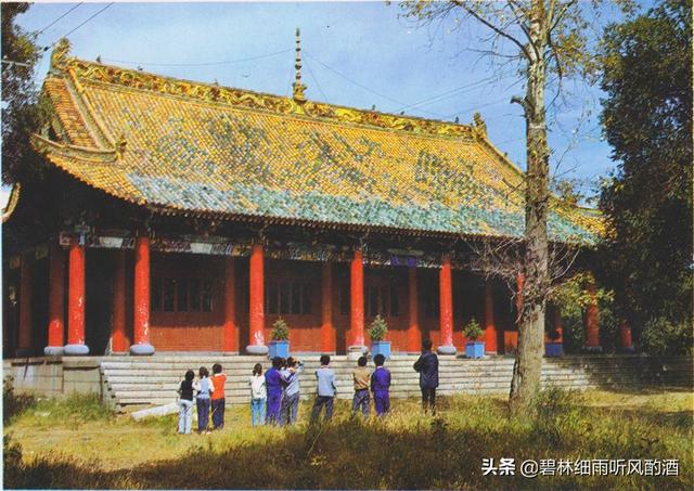 各个地区的丧葬习俗，逝者安息——我说东北少数民族的丧葬风俗及卜奎城的墓地