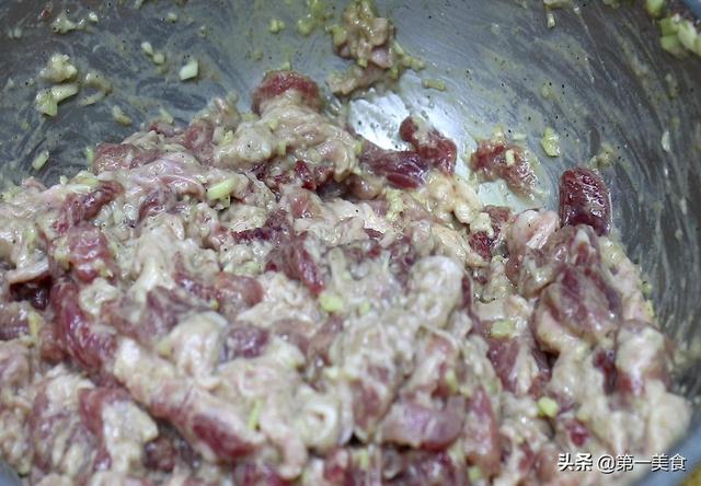 火锅材料做汤怎么做，火锅食材怎么做汤（下班来一碗全身都暖和）