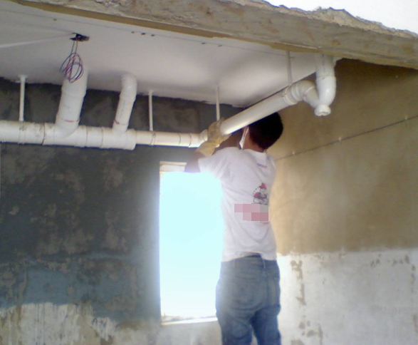 楼顶漏水用什么补漏最好，房顶漏水最好补漏方法（记住这5种材料的不同）