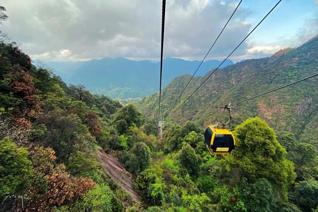 江西三清山风景区，三清山是几A级风景区（小雨初歇的江西三清山）