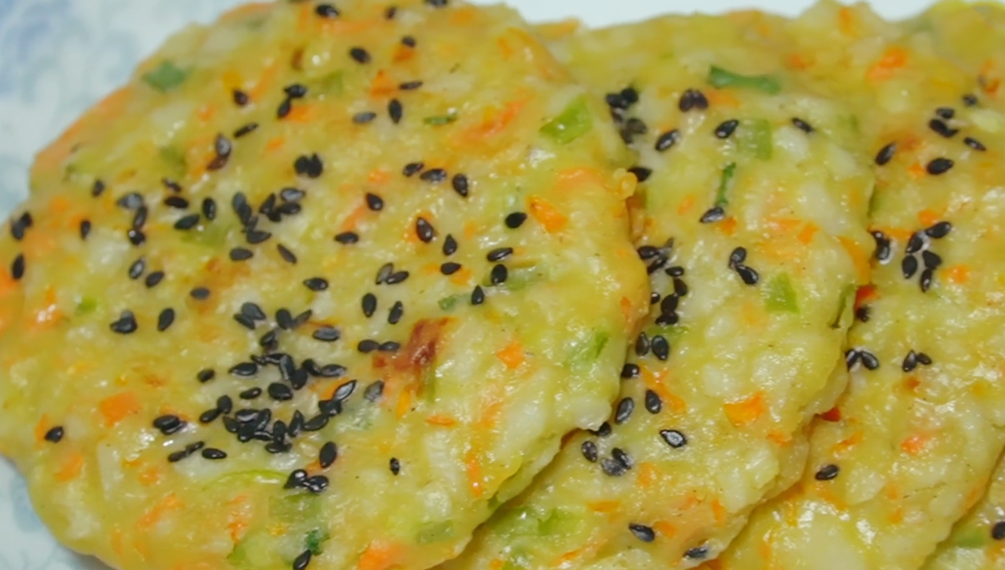 图片[1]-【莲藕鸡蛋饼】做法步骤图 不炒不凉拌 出锅孩子特别喜欢吃-起舞食谱网