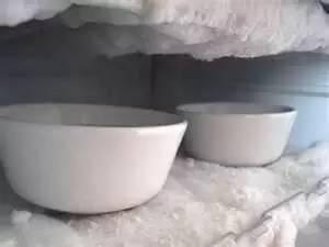 冰箱结冰怎么办，冰箱冷冻室结冰怎么办（冰箱结冰厚的要命）