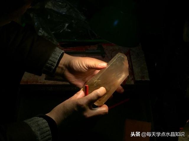 水晶工艺品加工，水晶工艺品的加工流程有多少人知道呢（了解一下水晶加工的流程）
