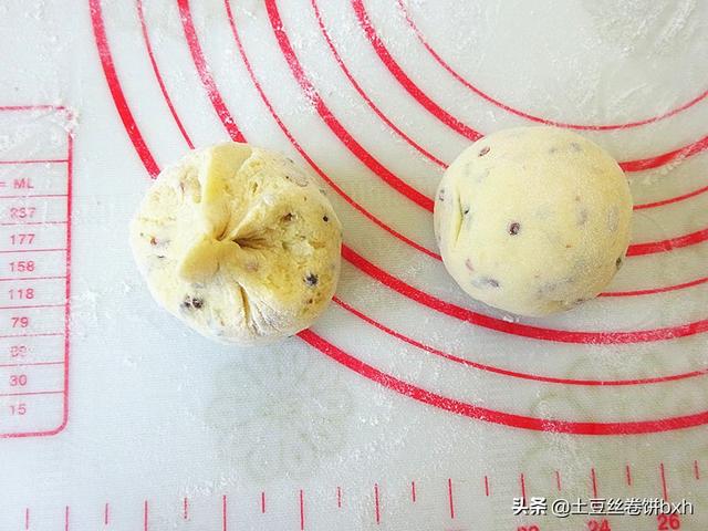 豆饼怎么做好吃，红豆饼的简单好吃做法（这个豆饼料太足）