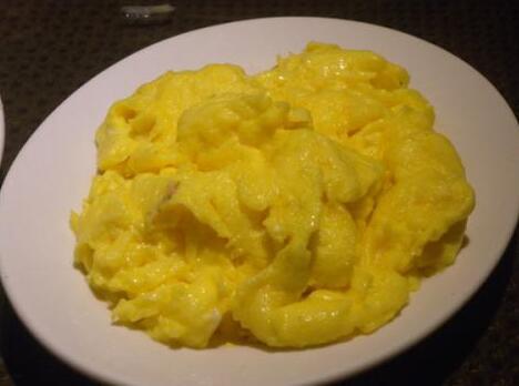 【嫩炒雞蛋】做法步驟圖 再不會又干又老 又難吃了-起舞食譜網