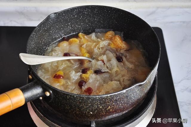 银耳煮多长时间能熟，凉拌银耳煮几分钟能熟（我煮出拉丝软糯的银耳汤只需十五分钟）