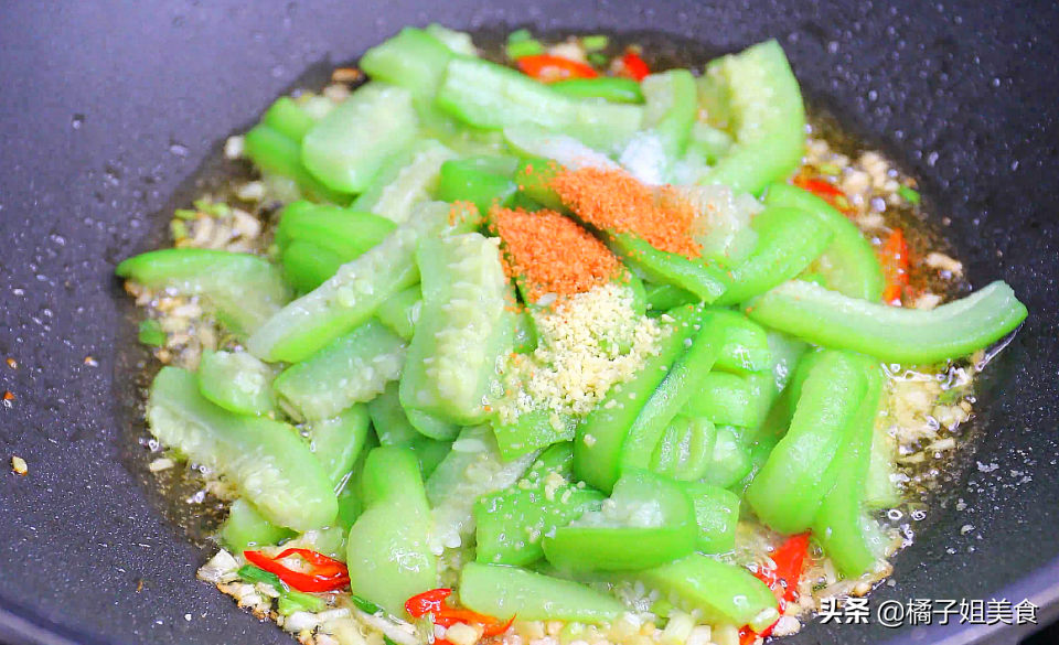 圖片[5]-【炒絲瓜】做法步驟圖  鮮嫩入味 營養(yǎng)又解饞-起舞食譜網(wǎng)