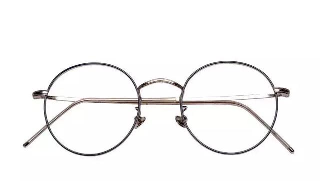 ckj眼镜架属于什么档次，ckj眼镜是什么价位（肖战在眼睛上动了什么手脚）