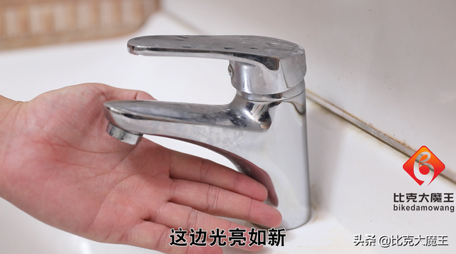 浴室水垢怎么清除，怎么去除卫生间的水垢小窍门（轻轻一擦水垢全去除）