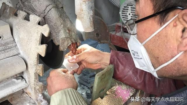 水晶工艺品加工，水晶工艺品的加工流程有多少人知道呢（了解一下水晶加工的流程）