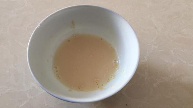 酵母过期还能用吗，酵母粉过了保质期还能用吗（买酵母粉要注意以下几点）