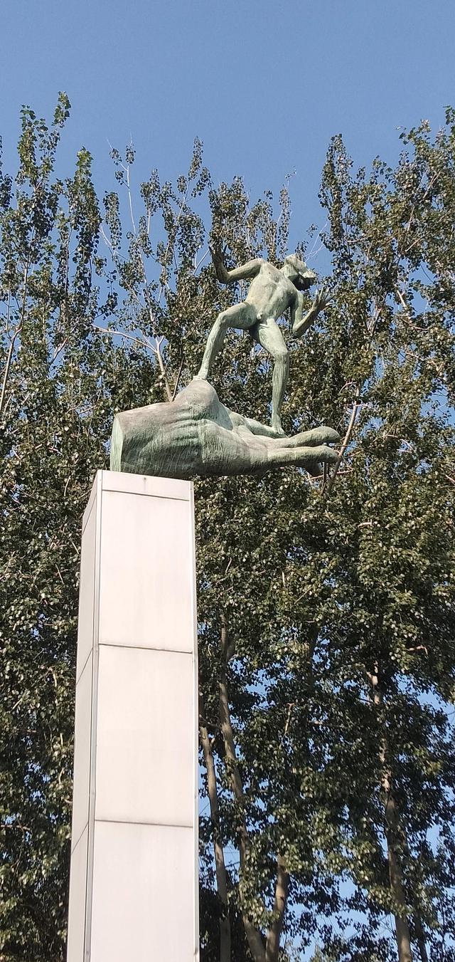 雕塑设计说明，雕塑设计说明400字（雕塑作品稍详细的说明）