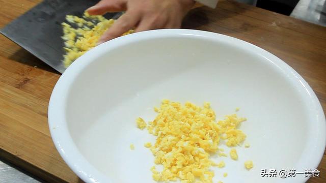 锅贴煎饺的做法，锅贴煎饺的做法大全（大厨讲解锅贴做法）