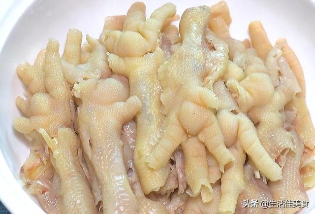 没有柠檬的酸辣鸡爪最正宗的做法，大厨分享在家自制无骨鸡爪