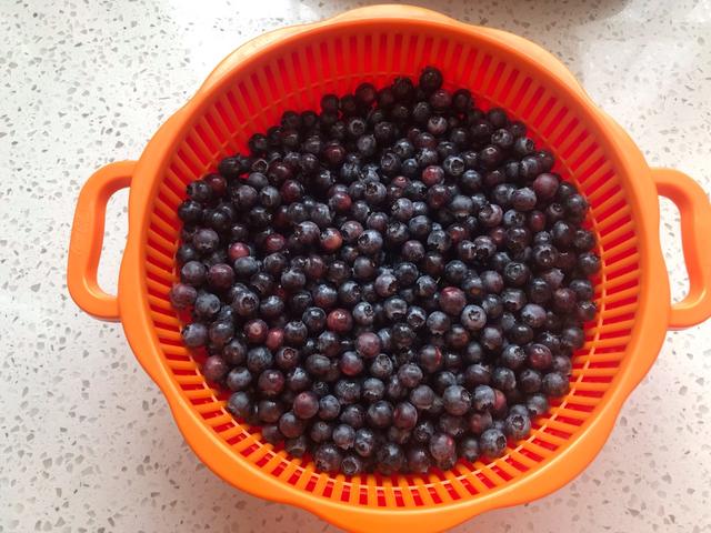 蓝莓果酱怎么做，蓝莓酱怎么做好吃（没有添加更健康）