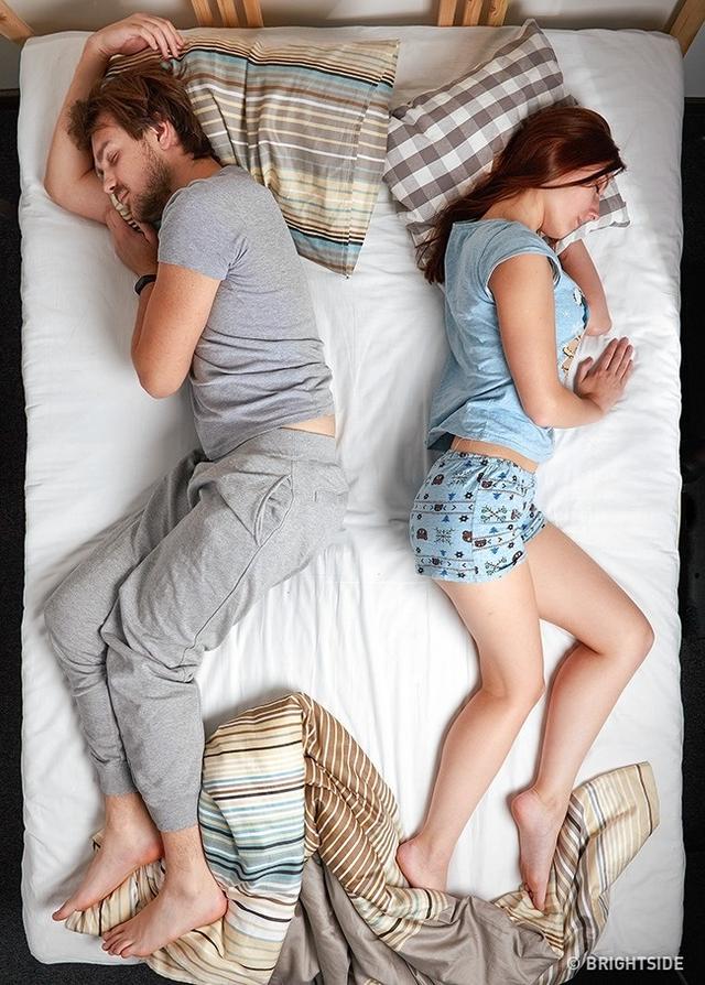 情侣间的十种睡姿，情侣最舒适的睡姿（你注意过自己和另一半的睡姿吗）