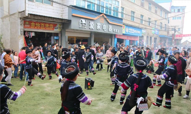 景颇族的传统节日，景颇族的节日（盘点那些年云南少数民族的特色节日）