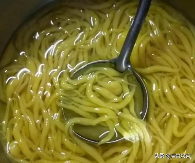 白凉粉是什么东西，白凉粉是什么东西做出来的（夏日：广西香肉荔枝靠边站）