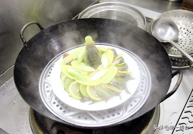 美食制作柠檬鱼，比清蒸鲈鱼还好吃的柠檬鱼