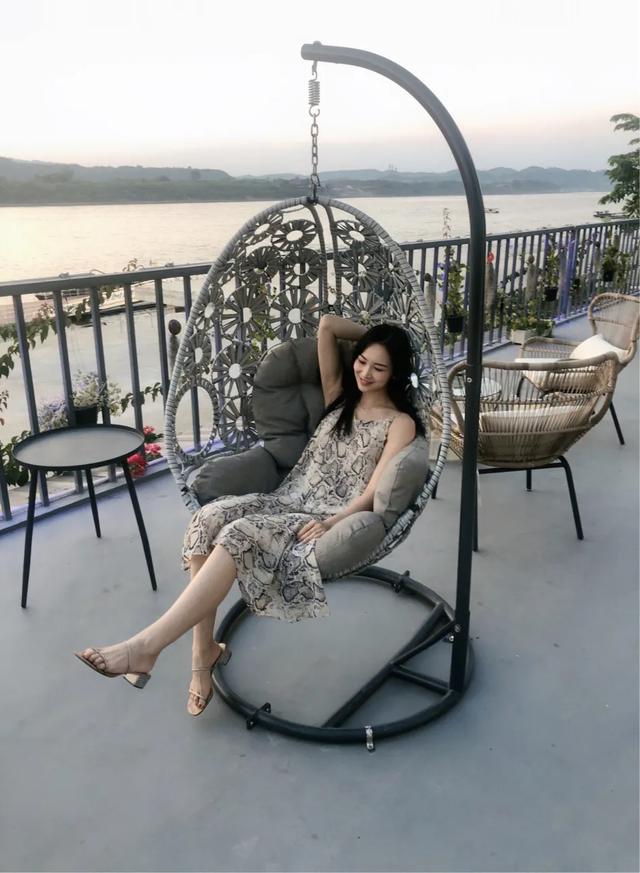 什么是反骨,什么是反骨耳(普吉之行<杨亭>海边留影纪念) 什么是反骨,什么是反骨耳(普吉之行<杨亭>海边留影纪念)