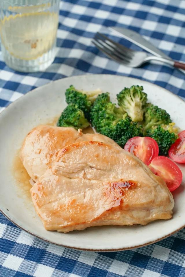 鸡胸脯肉的做法大全，鸡胸脯肉的做法大全 减肥（香煎、盐焗、凉拌、茄汁、宫保、酱爆…贼实用）