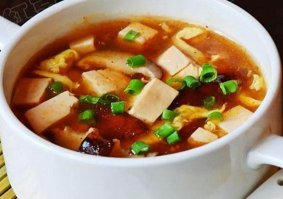 酸辣豆腐汤做法，最简单的豆腐汤（酸辣香菇豆腐汤这样做）