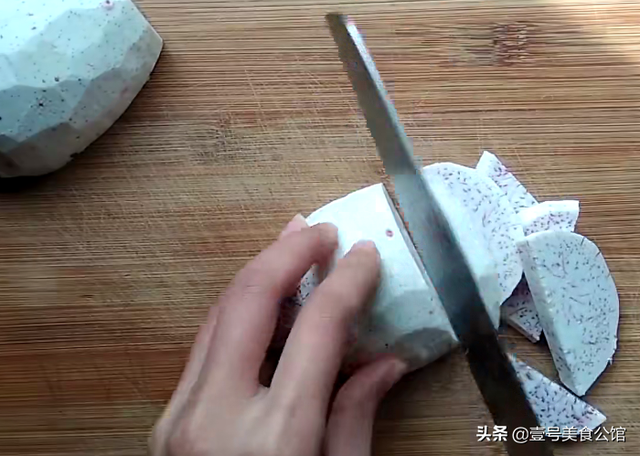 香脆甜的芋头条做法，香甜芋头的做法大全（芋头这样做太好吃）