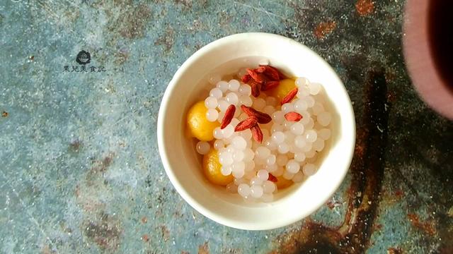 小汤圆甜品的做法，甜汤小汤圆的做法（新鲜红薯变软糯甜品小吃）