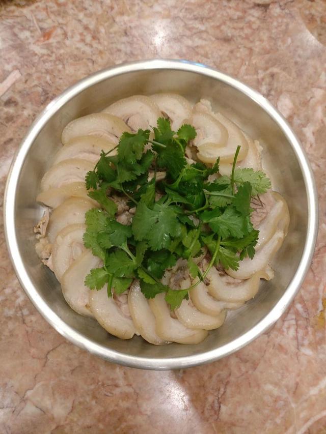 猪手的做法，沙姜猪脚简单又美味的一种做法（做猪蹄的方法视频）