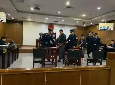 深海两亿米神秘生物现身？法治热点早知道带你揭秘未知领域与法律边界