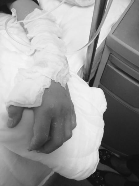 短尾蝮蛇危险吗，父母离家,13岁男孩养毒蛇为伴