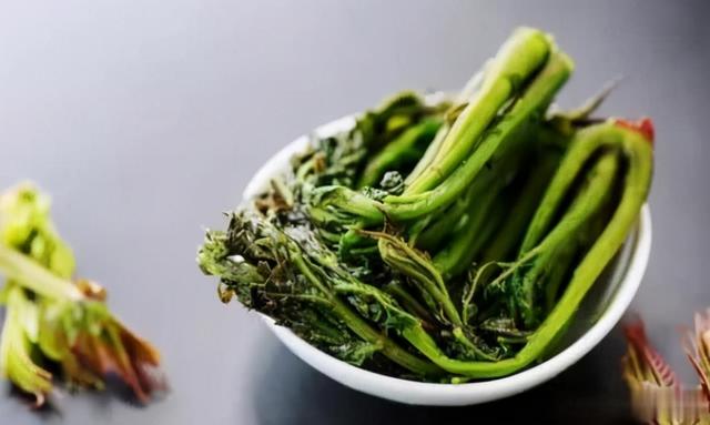 如何腌制香椿咸菜，如何腌制香椿咸菜视频（放1年照样好吃）