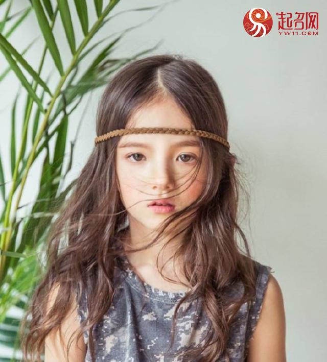 女孩名字里羽的意思，羽在女孩名字中的意思（不染烟火气息的仙女名）