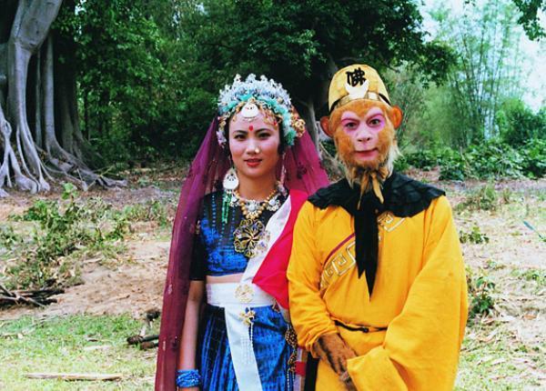 六小龄童女儿29岁还未嫁人，照片晒出后，网友：这谁敢娶？