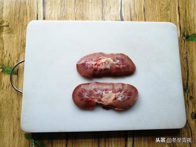 猪腰子怎么切腰花，怎么切猪腰花和做腰花汤（味道不输餐馆大厨）