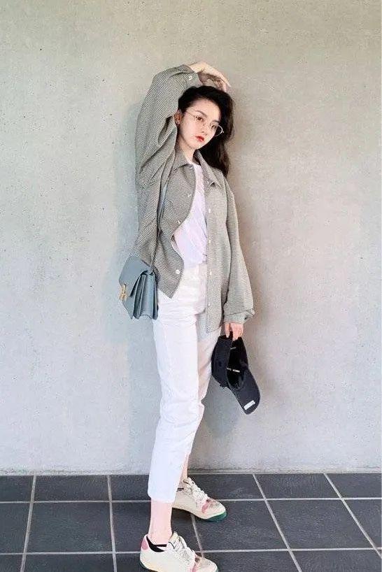 男士马丁靴配什么裤子，男士马丁靴配什么裤子衣服好看（冬天就该这么穿，显高又气质）
