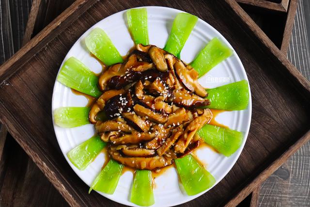 香菇需要焯水吗，新鲜的香菇需要焯水吗（香菇千万不能焯水）