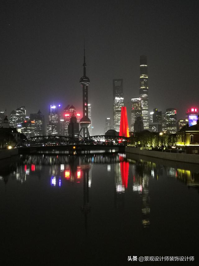 上海外滩夜景图片，外滩夜景美丽迷人让人流连忘返（上海市外滩夜景）