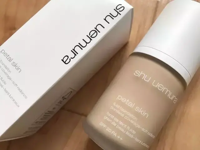 粉底液rmk是什么牌子，RMK粉底液色号（推荐10款适合春夏季的日系粉底液）