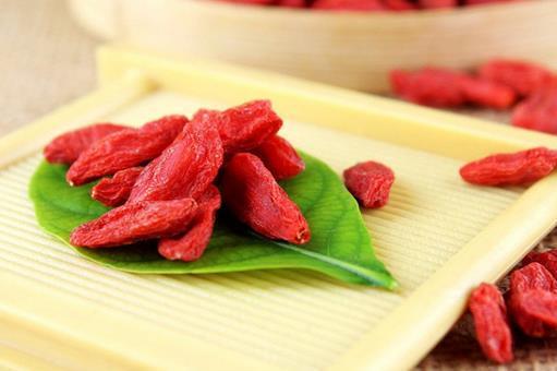 枸杞泡水喝可以壮阳吗，枸杞泡水喝可以壮阳吗（身体会有怎样的变化）