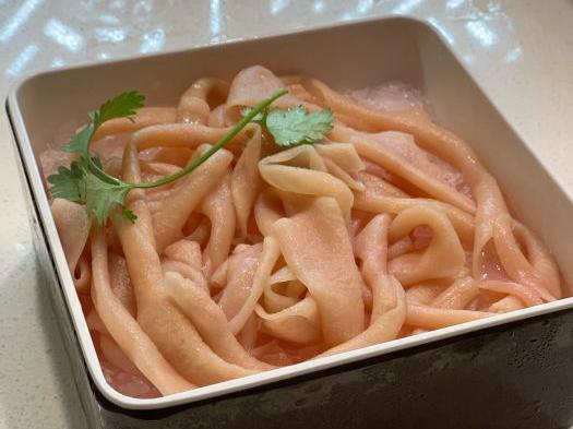 鸭肫是鸭的什么部位，鸭胗是鸭的什么部位（四川人嘴里的内脏）