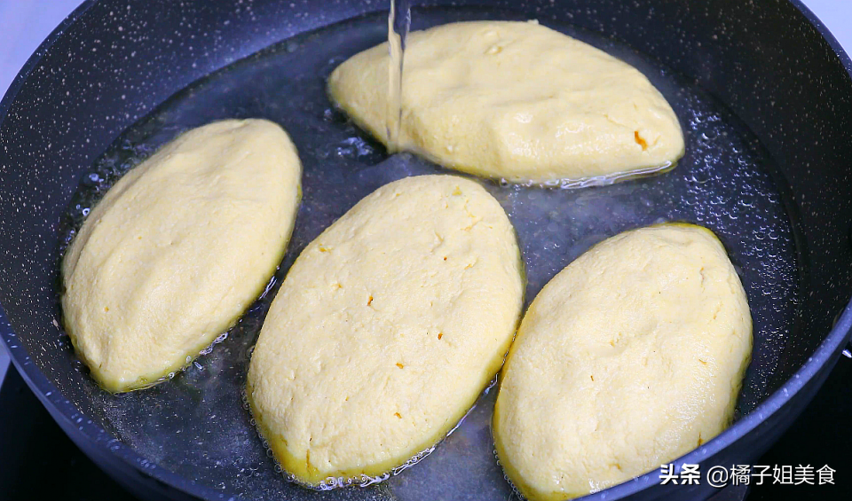 圖片[4]-玉米面餅子4步酥脆做法：北方家常早餐零失敗 營養香脆超下飯-起舞食譜網