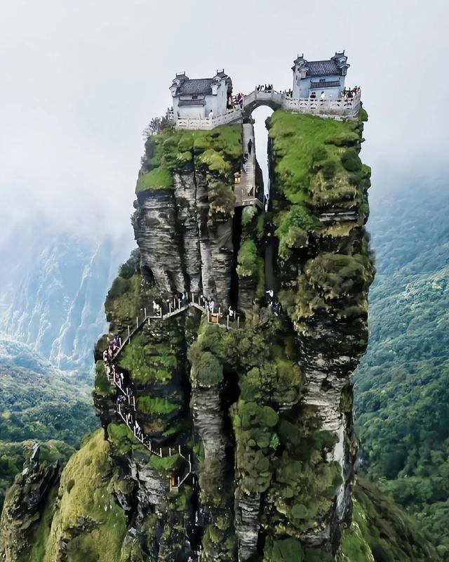 贵州必去十大景点，贵州旅游必去十大景点推荐（贵州旅行可去的十大景点）