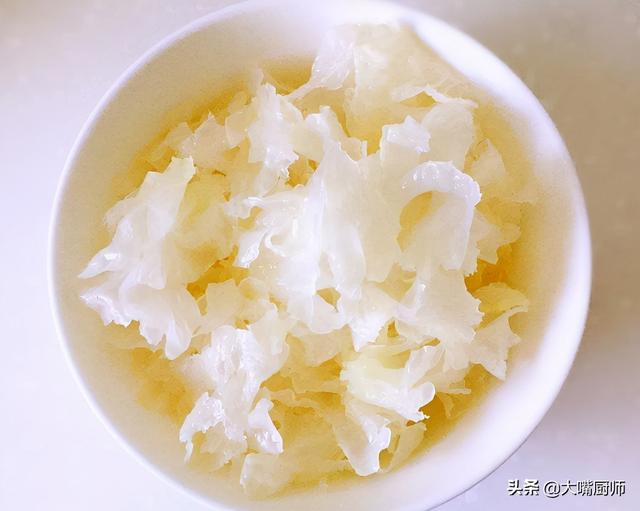 银耳汤如何出胶，银耳汤怎么才能出胶（有2点很关键）