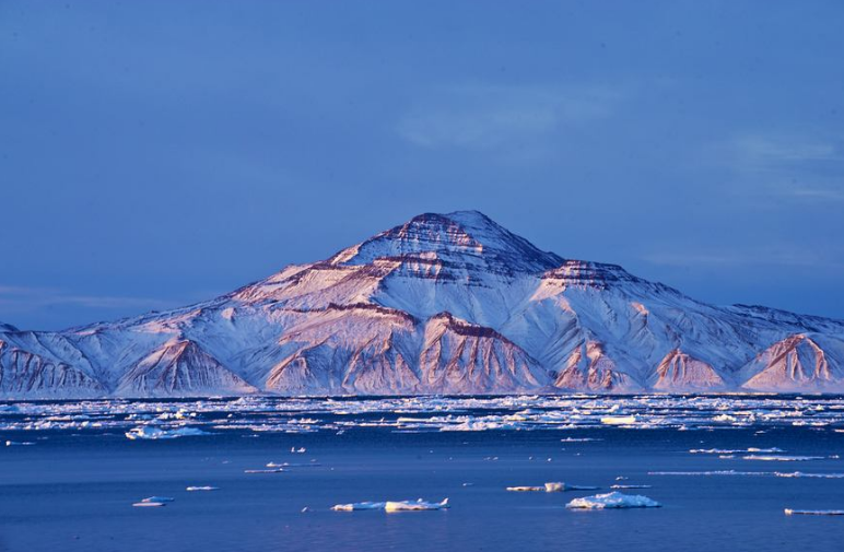 北极有人居住吗，格陵兰岛有人居住吗（在北极并未有人长时间居住）