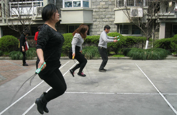 跳绳有什么好处和坏处，跳绳的好处和坏处（天天跳绳的好处和坏处）