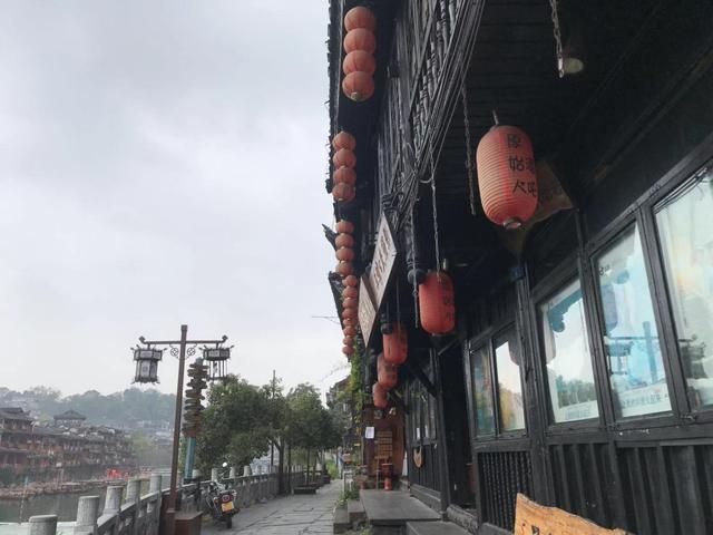 凤凰古城在哪个省，湘西明珠凤凰古城位于哪个省（为什么现在越来越多的人不想去这里）