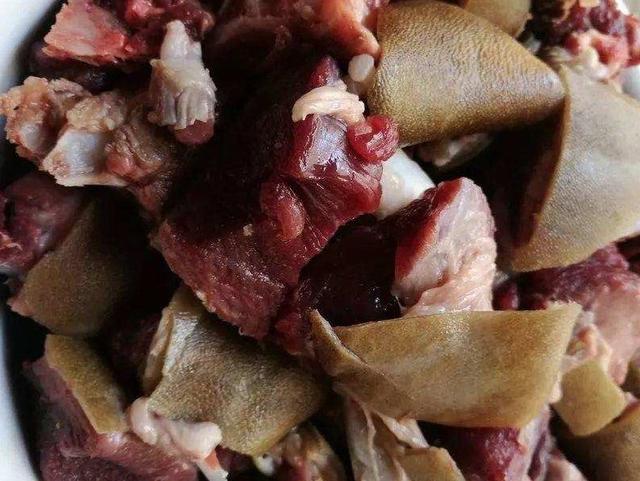 农村大锅炖狗肉做法，狗肉滚三滚