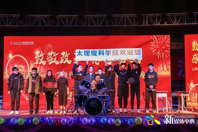 外婆的澎湖湾串词，外婆的澎湖湾串词主持人（2019元旦晚会）