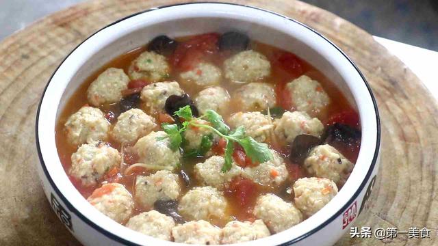 豆腐丸子的家常做法，家常自制肉丸子的做法（随便一煮根本不会散）